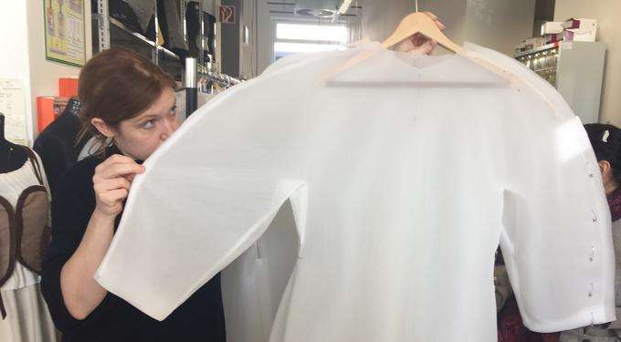 Annkathrin Schreiber und das "Virus" Kostüm aus spacer fabric